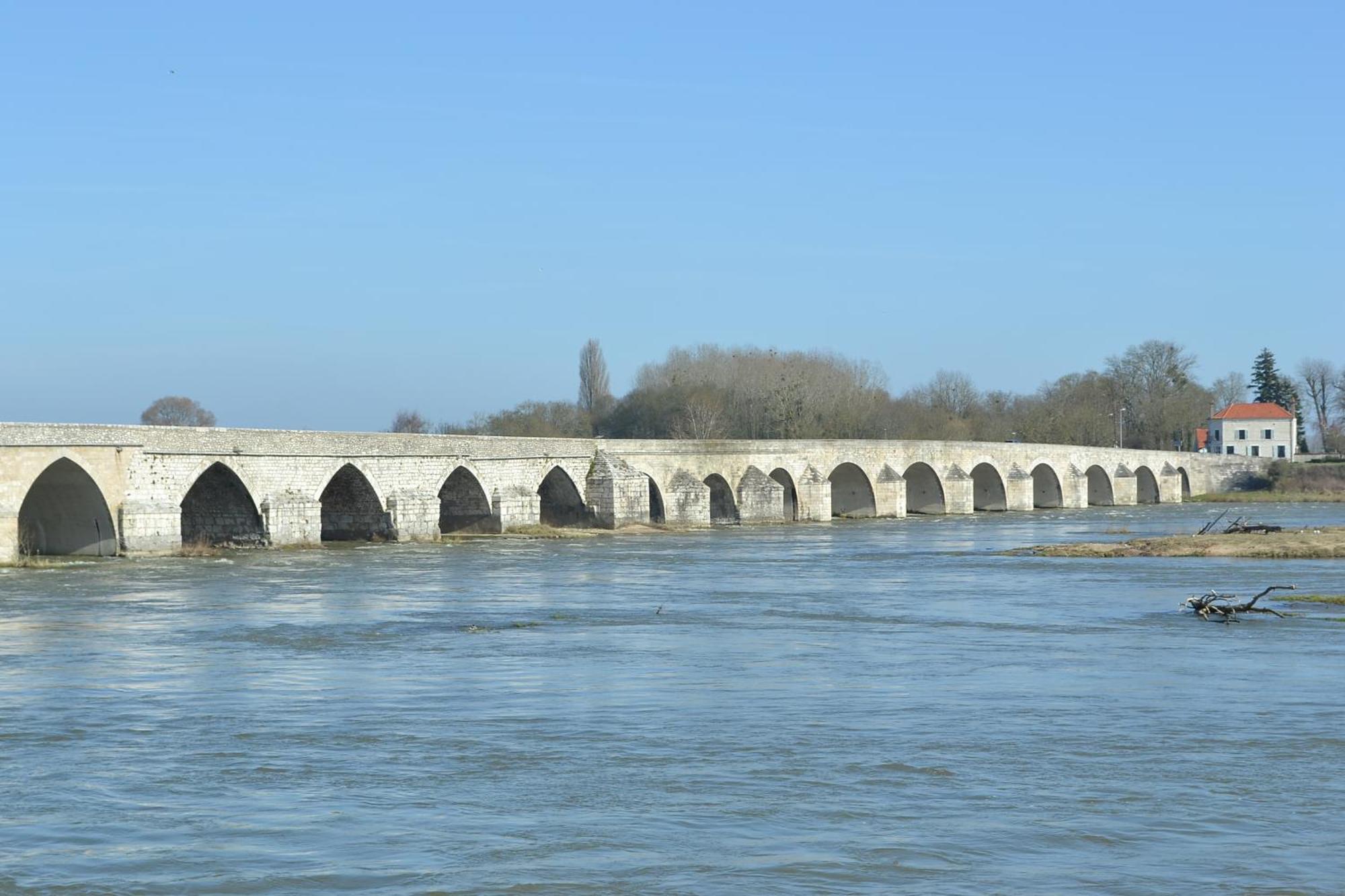 B&B Chez Sylvain Beaugency Exteriör bild